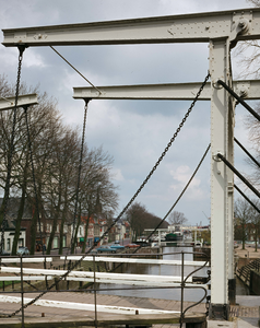 835958 Gezicht op de ophaalbrug over de Oude Sluis te Vreeswijk (gemeente Nieuwegein).